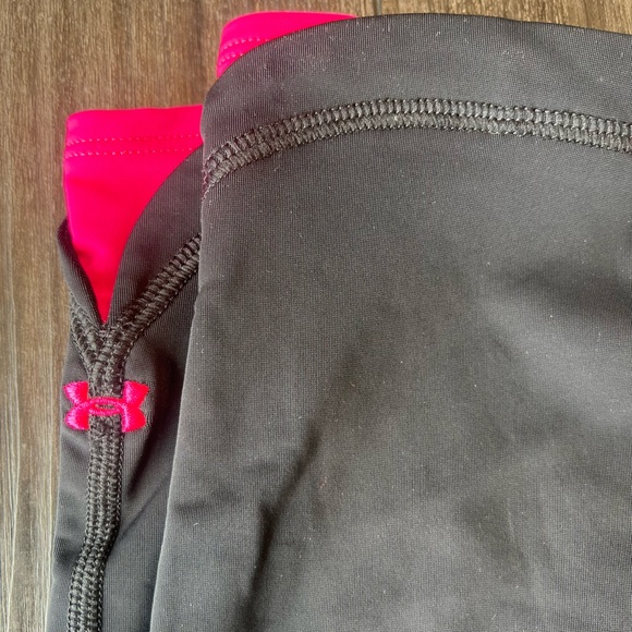 💕 Cute Under Armour Women's Athletics Compression yoga band crop Leggings black - Picture 4 of 6